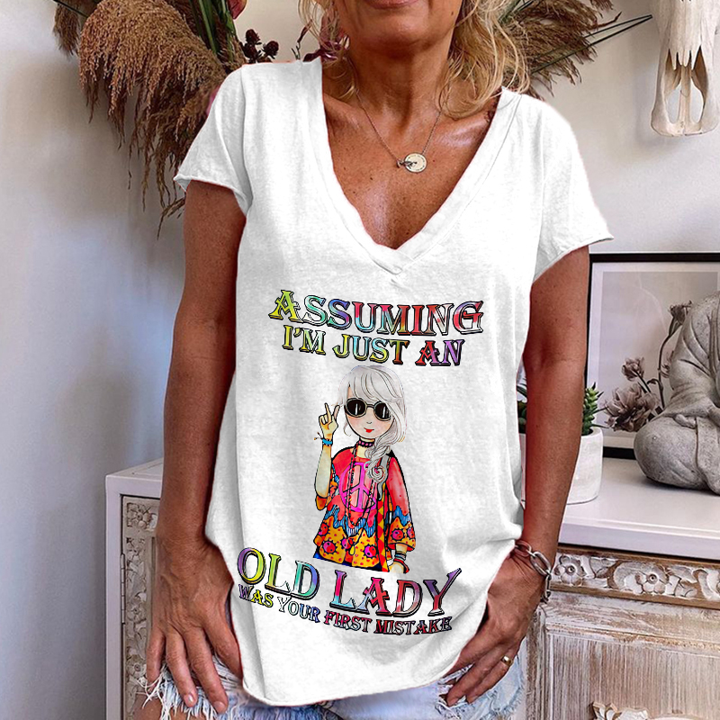 Assuming I'm Just An Old Lady Chic Girl Graphic Tees